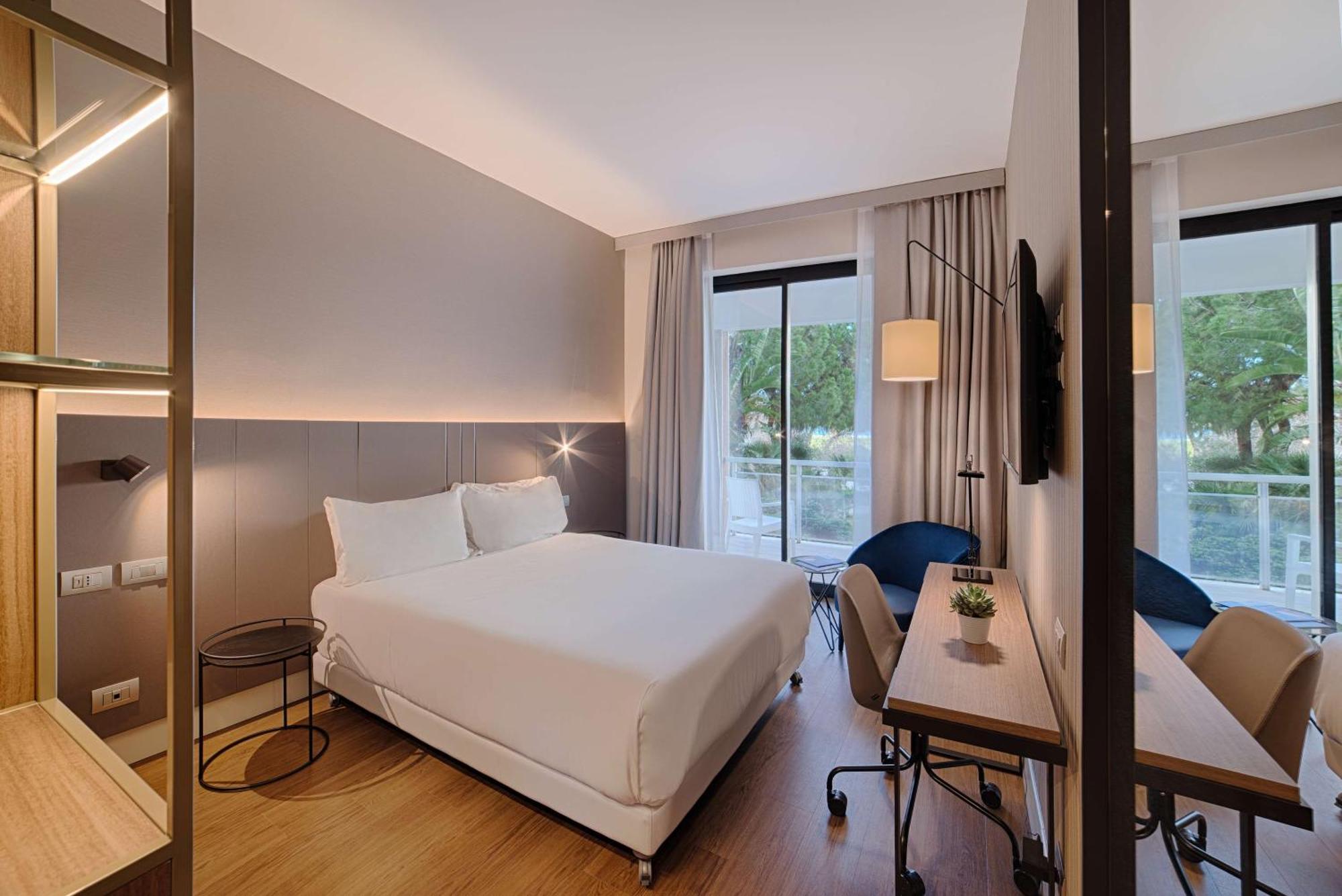 Hotel Nh 4*