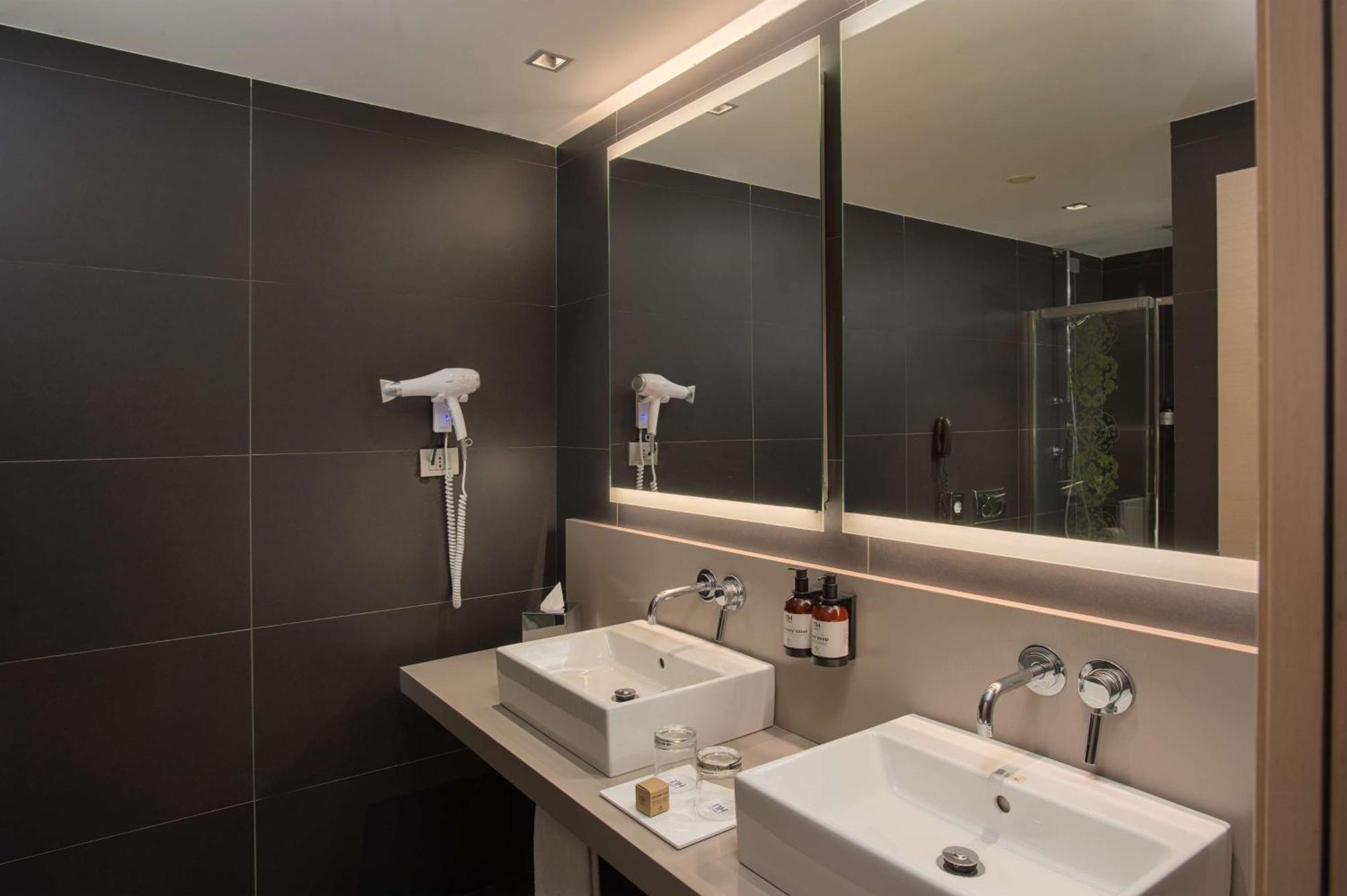 Nh Hotel 4*